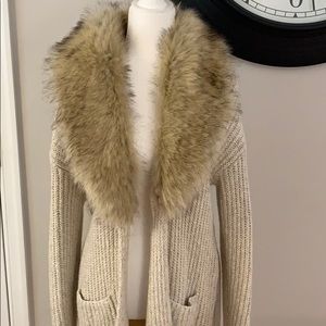 Cream color cardigan sweater w/detachable collar